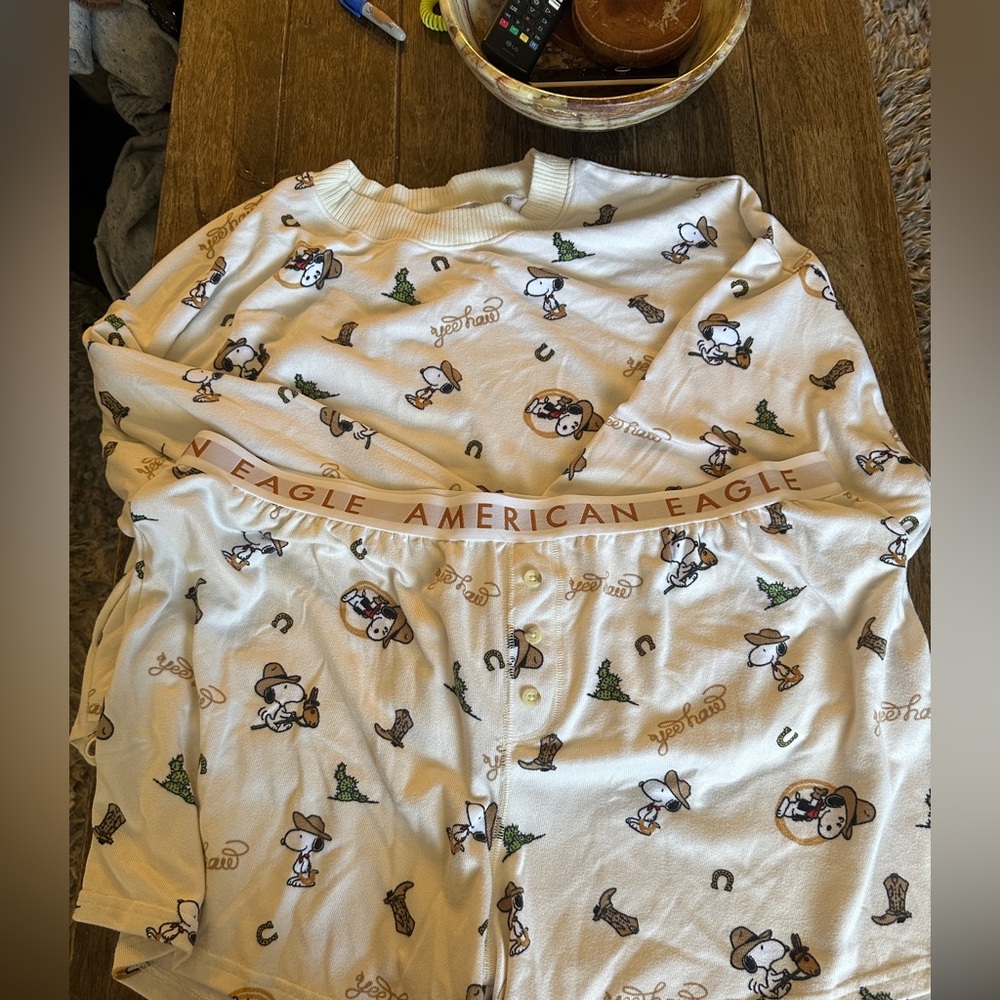 American eagle snoopy western cappuccino plush short pajama set like new XXL